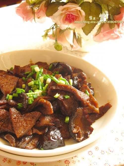 香菇烧冻豆腐的做法