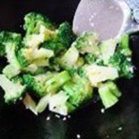 蒜蓉西兰花的做法图解3