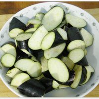 红烧茄子的做法图解1