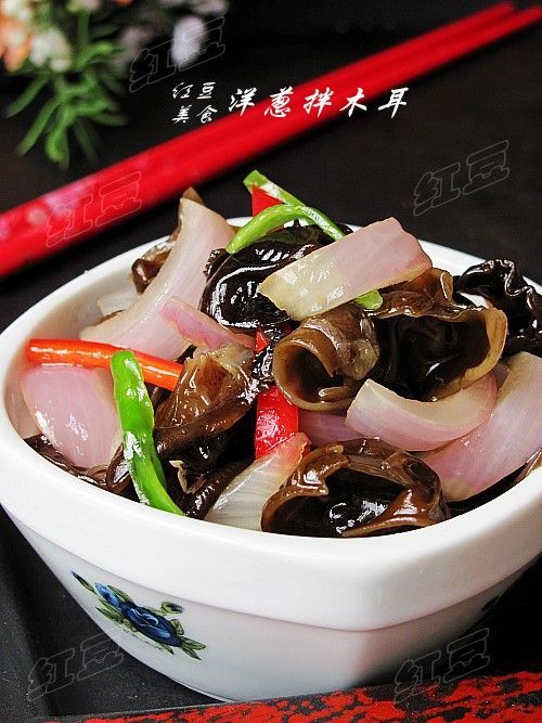 洋葱拌木耳的做法