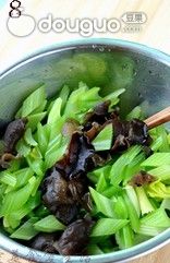 黑木耳拌西芹的做法图解5
