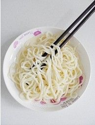 酱油炒面的做法图解3
