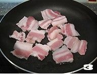 辣白菜炒五花肉的做法图解3