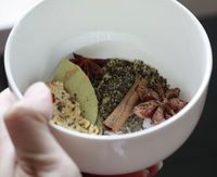 红酒洋葱胡萝卜炖牛肉的做法图解2