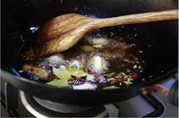 红酒洋葱胡萝卜炖牛肉的做法图解5