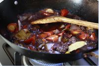 红酒洋葱胡萝卜炖牛肉的做法图解9