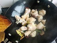 腐乳花生炖猪蹄的做法图解4
