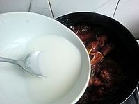 腐乳花生炖猪蹄的做法图解16