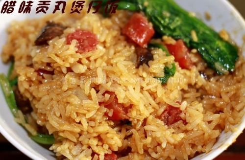 电饭煲简易煲仔饭:腊味贡丸煲仔饭 的做法