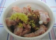 香菇糯米蒸排骨的做法图解1