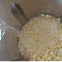 甜糯鲜玉米糊的做法图解4