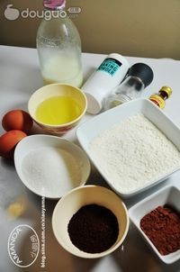 摩卡纸杯蛋糕(配奶油芝士糖霜)的做法图解1