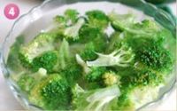 炝炒西兰花虾球的做法图解4