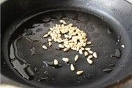 松仁玉米的做法图解3