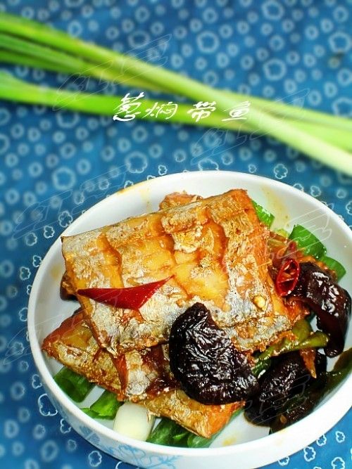 葱焖带鱼的做法