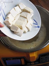 海鲜酸辣汤的做法图解5