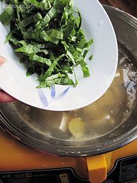海鲜酸辣汤的做法图解7