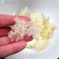 银耳山药莲杞羹的做法图解1