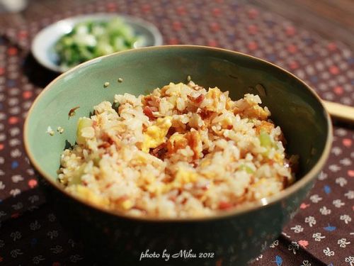 芝麻柴鱼西芹拌饭的做法