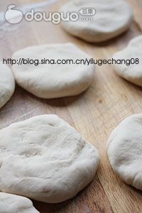 红豆沙包子的做法图解3