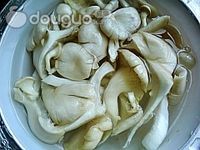 青菜蘑菇汤的做法图解2