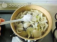 青菜蘑菇汤的做法图解6