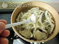 青菜蘑菇汤的做法图解7