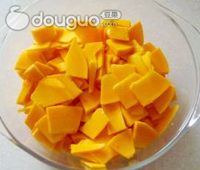 黄金葱油饼的做法图解1