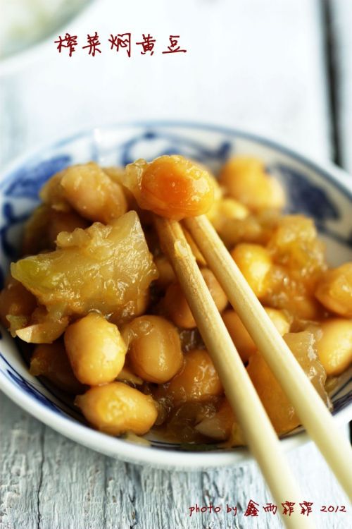榨菜焖黄豆的做法