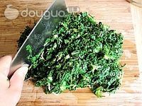 荠菜猪肉锅贴的做法图解3