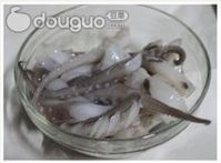 酱爆鱿鱼须的做法图解1