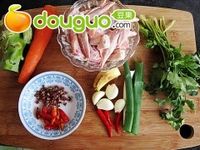 干锅麻辣鸡翅尖的做法图解1