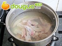 干锅麻辣鸡翅尖的做法图解2
