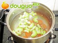 干锅麻辣鸡翅尖的做法图解3