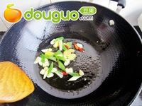 干锅麻辣鸡翅尖的做法图解6