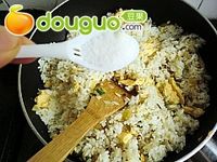葱香蛋炒饭的做法图解8