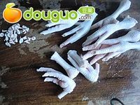 挡不住的诱惑---腐乳汁焖鸡爪的做法图解2