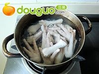 挡不住的诱惑---腐乳汁焖鸡爪的做法图解3