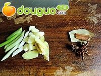 挡不住的诱惑---腐乳汁焖鸡爪的做法图解5