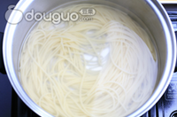 肉酱焗意粉的做法图解1