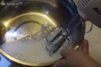 原味戚风蛋糕的做法图解9