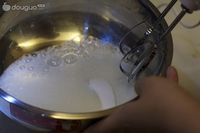 原味戚风蛋糕的做法图解10