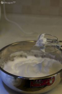 原味戚风蛋糕的做法图解13