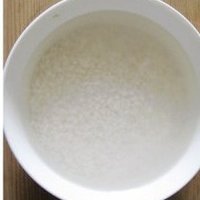 皮蛋瘦肉粥的做法图解1