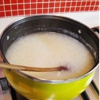 皮蛋瘦肉粥的做法图解3