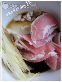 皮蛋瘦肉粥的做法图解5