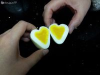 爱在春天——草莓心蛋的做法图解2