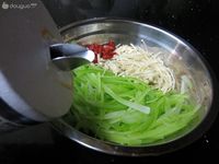 凉拌西芹金针菇的做法图解4