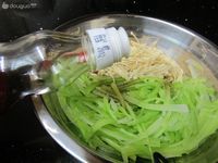 凉拌西芹金针菇的做法图解6