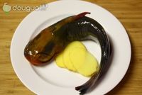 黄豆芽鲶鱼汤的做法图解1